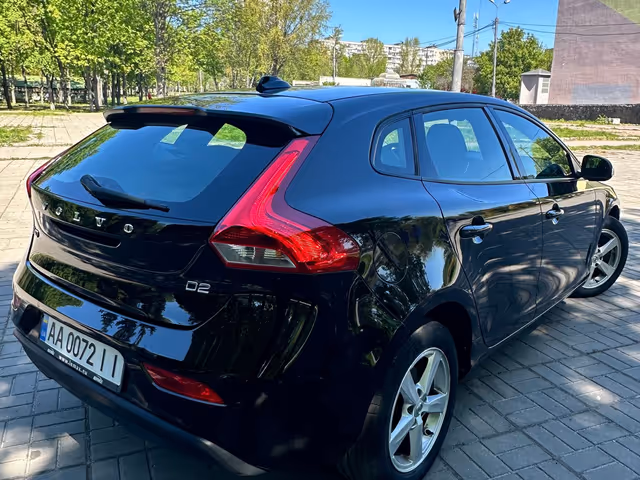 Volvo V40 - фото 4