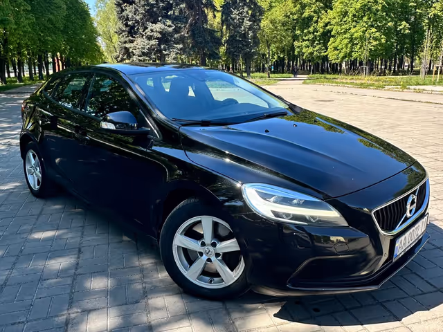Volvo V40 - фото 3