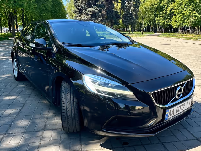 Volvo V40 - фото 2
