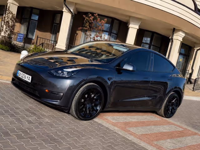 Tesla Model Y - фото 3