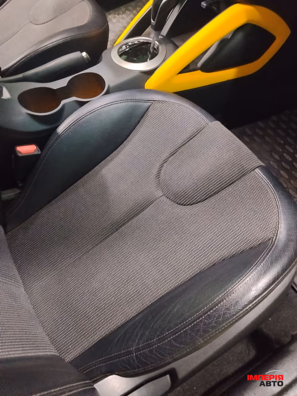 Hyundai Veloster - фото 32