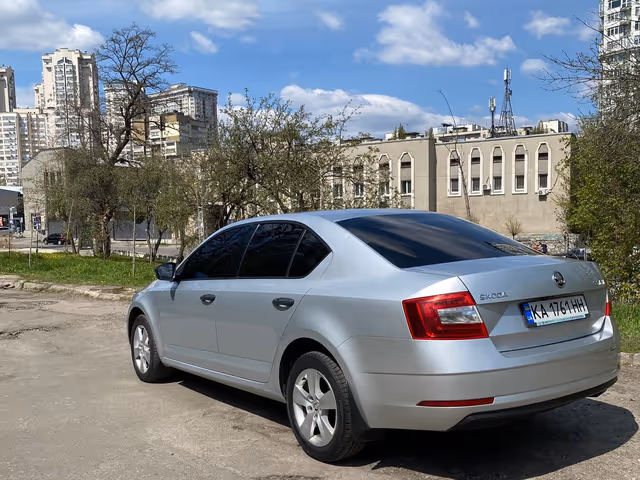 Skoda Octavia - фото 4