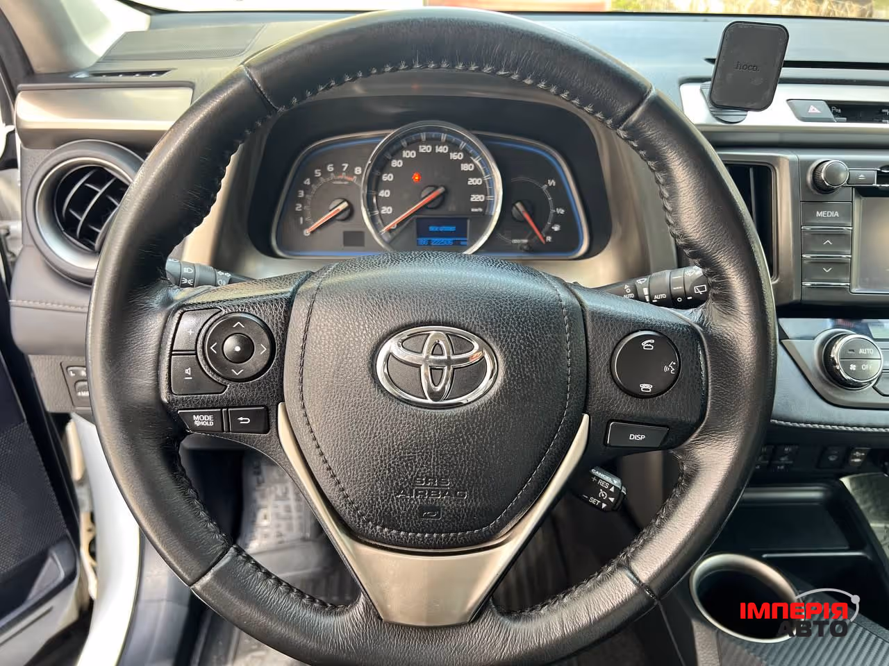 Toyota RAV4 - фото 8