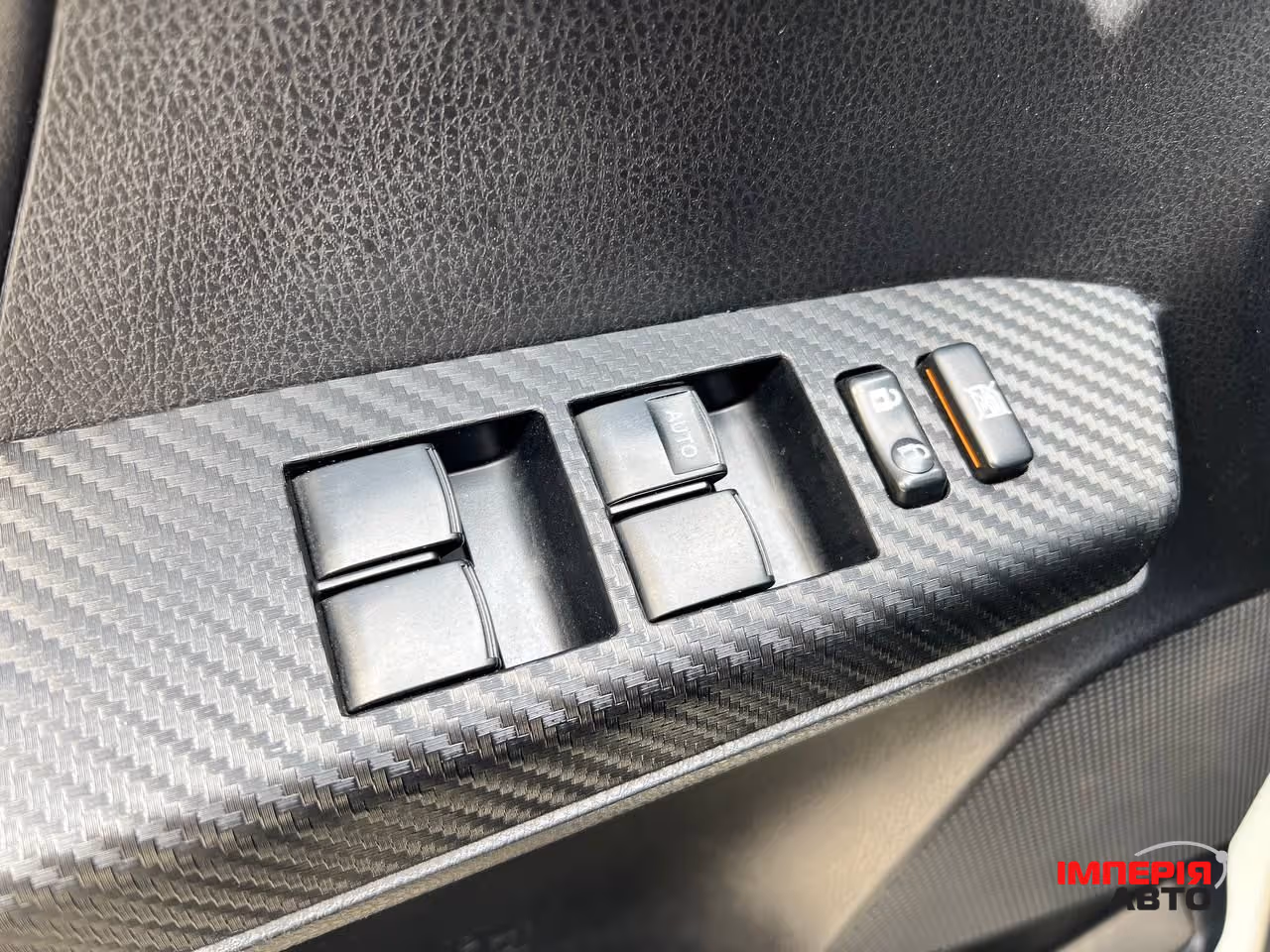 Toyota RAV4 - фото 6