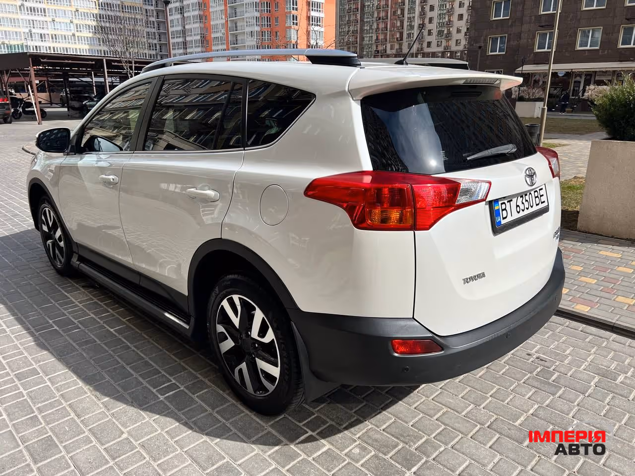 Toyota RAV4 - фото 3