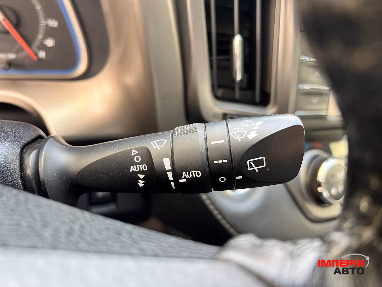 Toyota RAV4 - фото 17