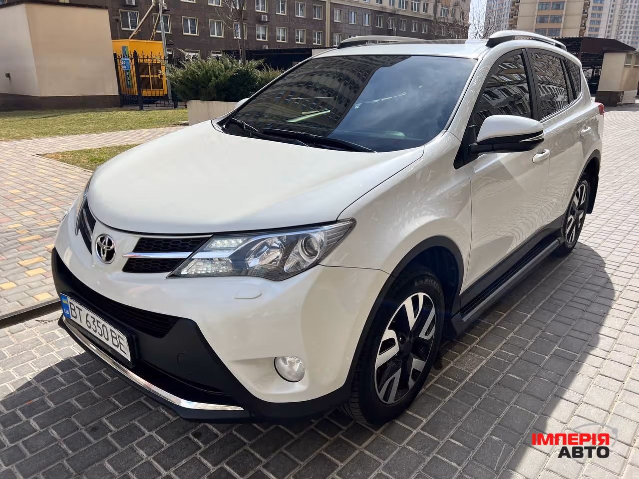 Toyota RAV4 - фото 1