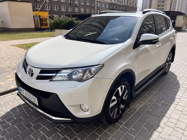 Toyota RAV4 - фото 1