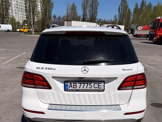 Mercedes-Benz GLE - фото 4