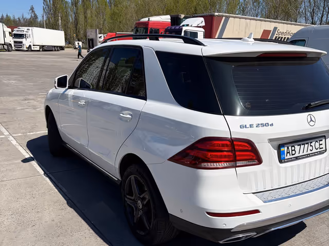 Mercedes-Benz GLE - фото 3