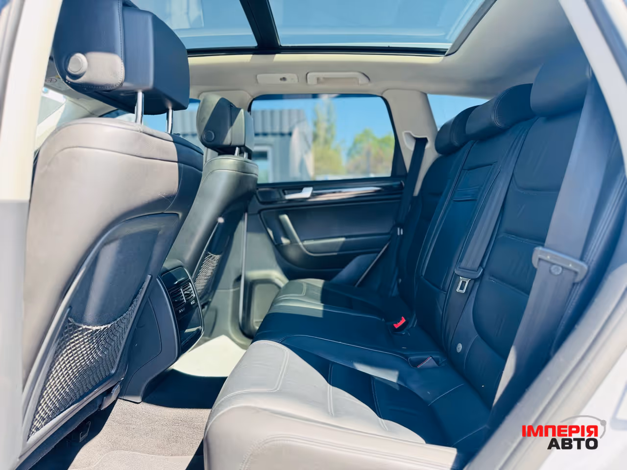 Volkswagen Touareg - фото 8
