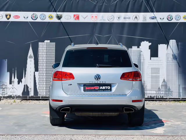 Volkswagen Touareg - фото 4