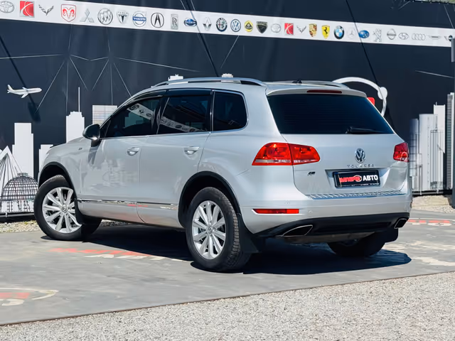 Volkswagen Touareg - фото 5