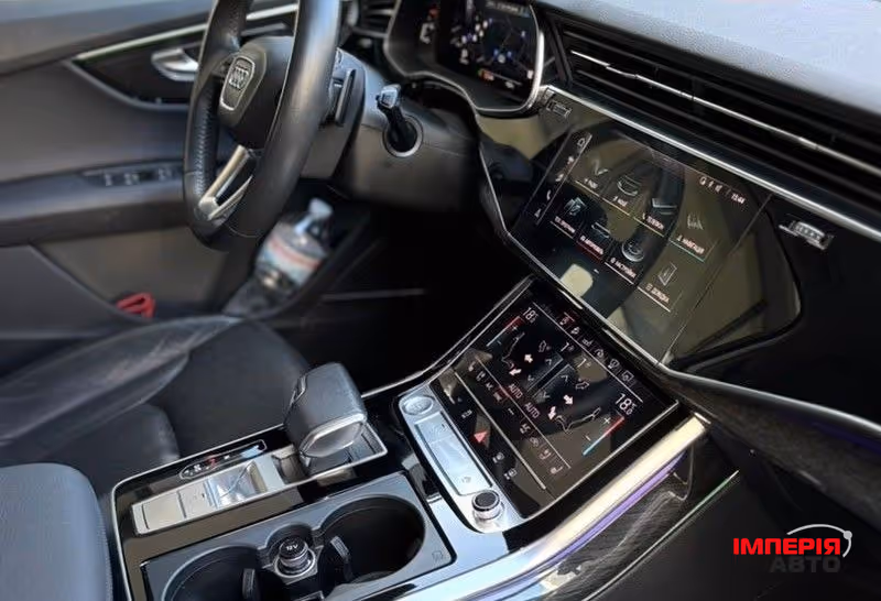 Audi Q7 - фото 7