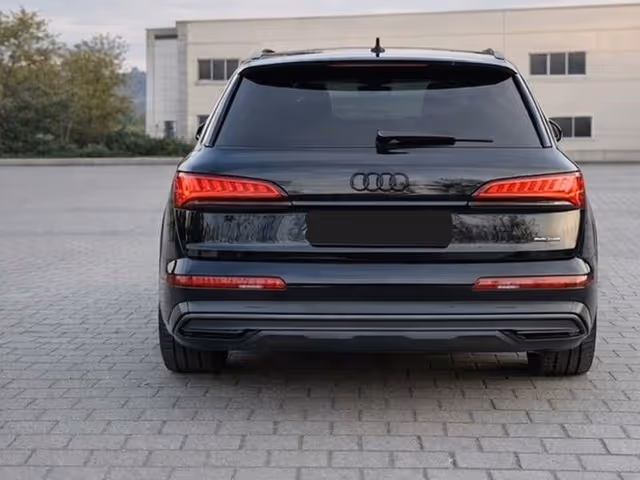 Audi Q7 - фото 5