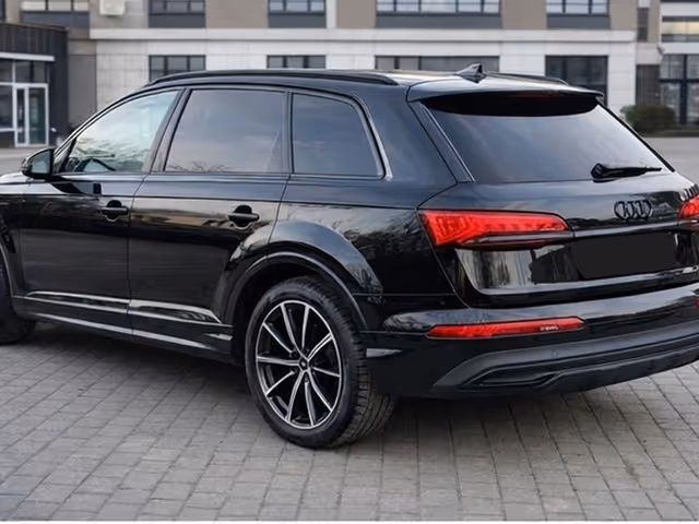 Audi Q7 - фото 4