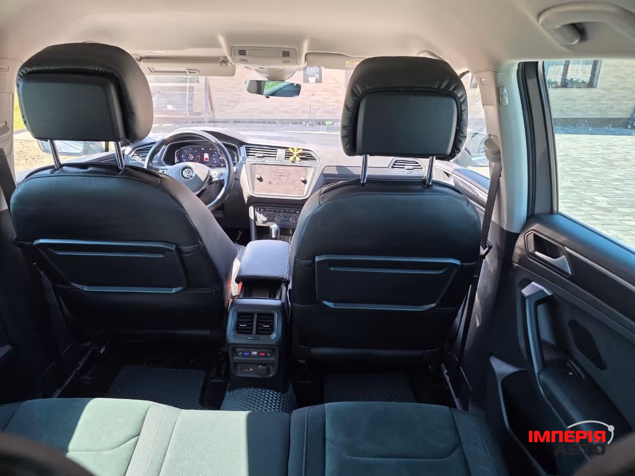 Volkswagen Tiguan - фото 8