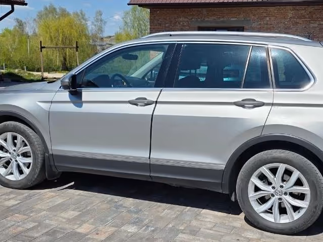 Volkswagen Tiguan - фото 3