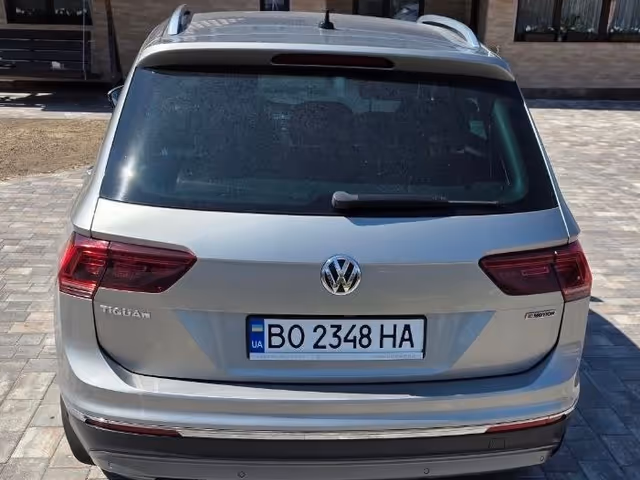 Volkswagen Tiguan - фото 2