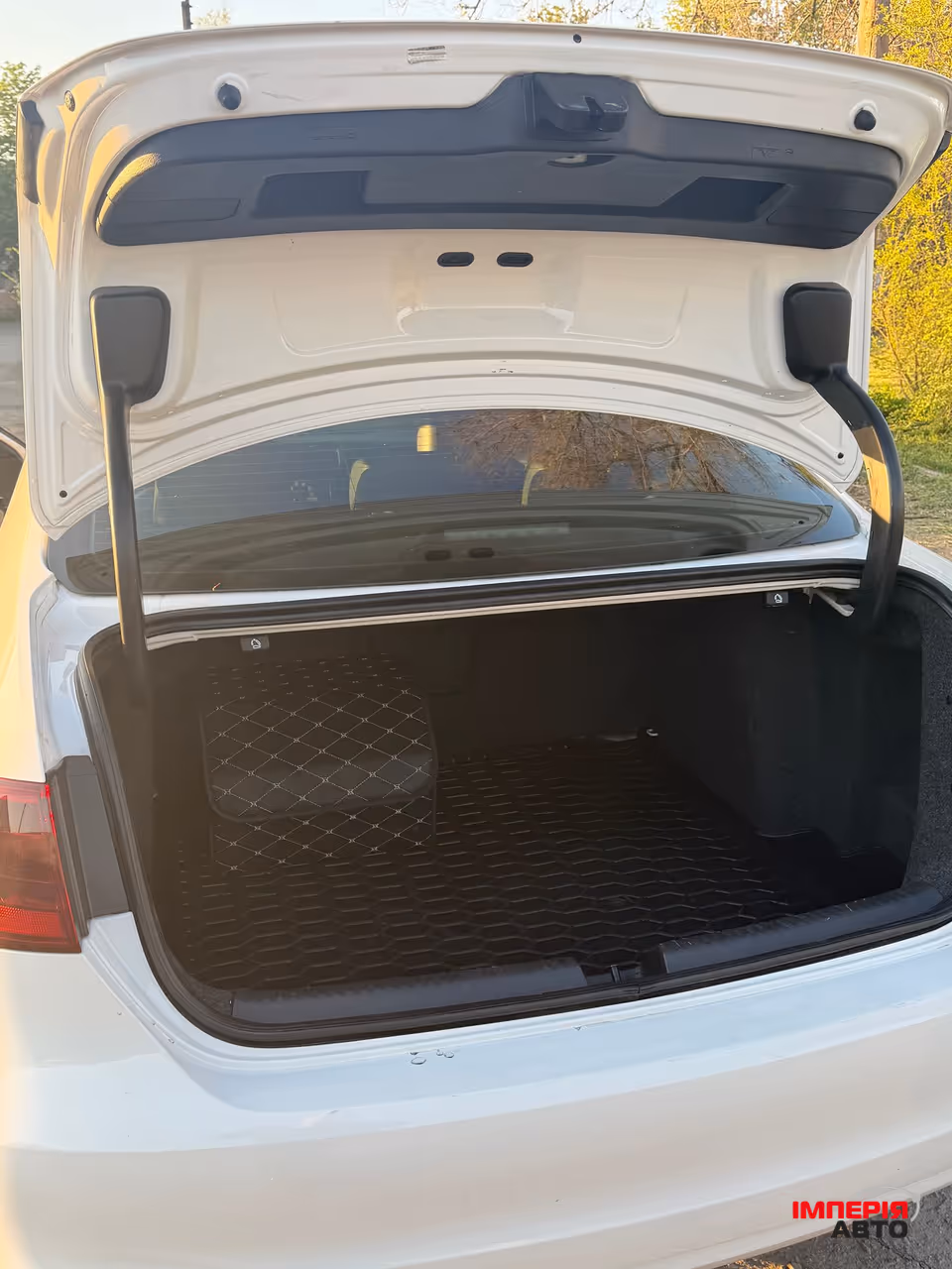 Volkswagen Jetta - фото 17