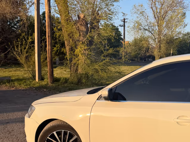 Volkswagen Jetta - фото 2