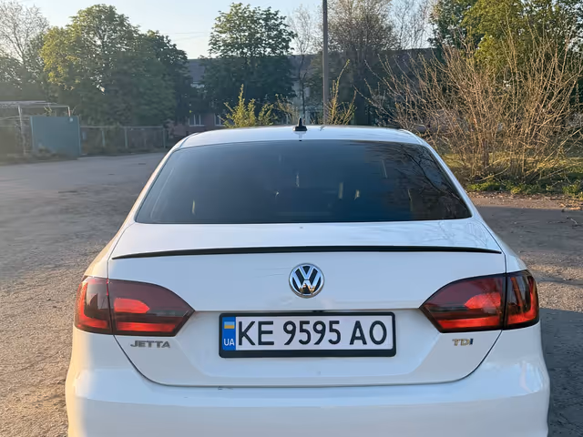 Volkswagen Jetta - фото 4
