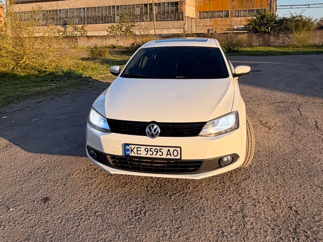 Volkswagen Jetta - фото 1