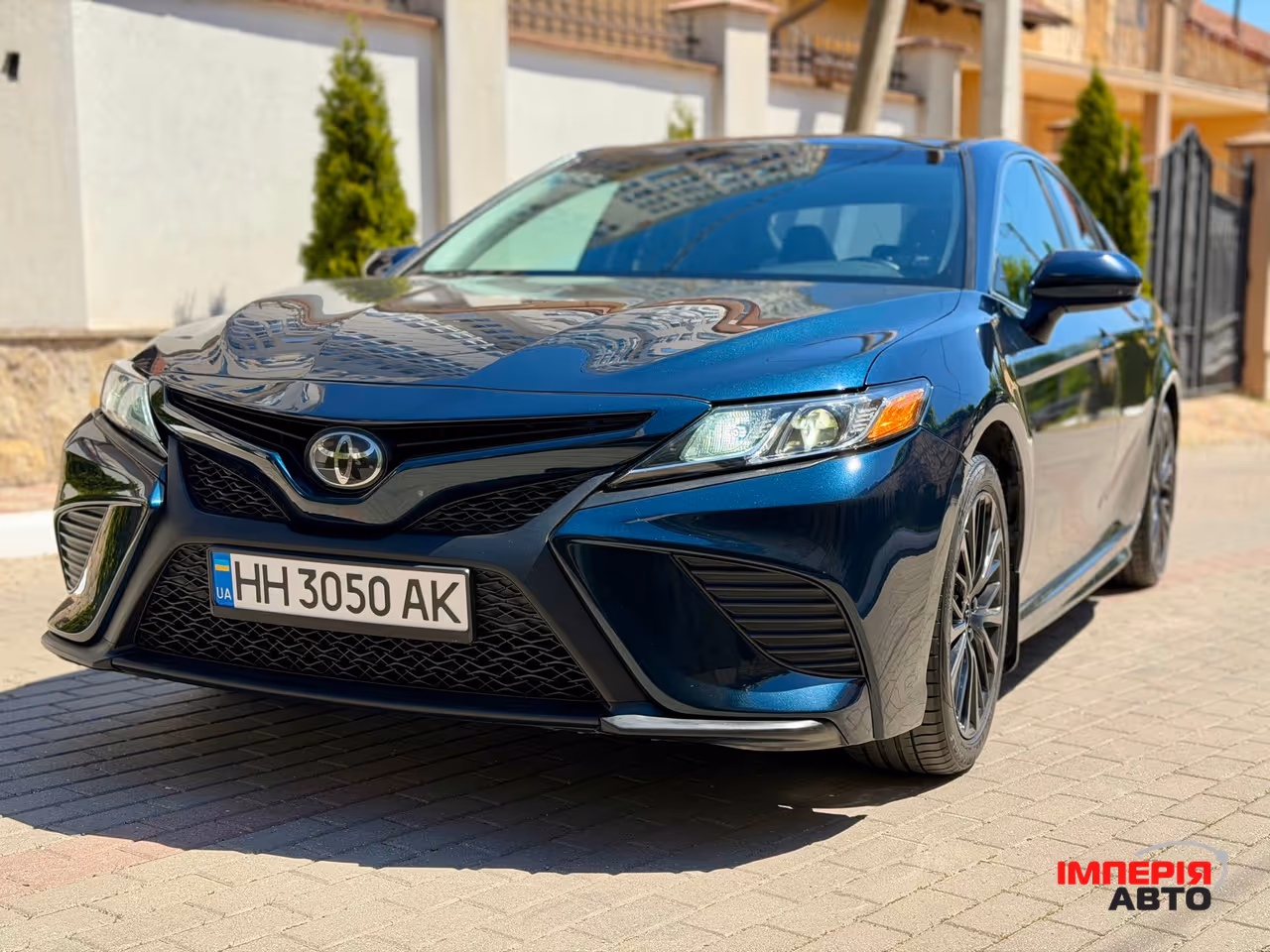 Toyota Camry - фото 1