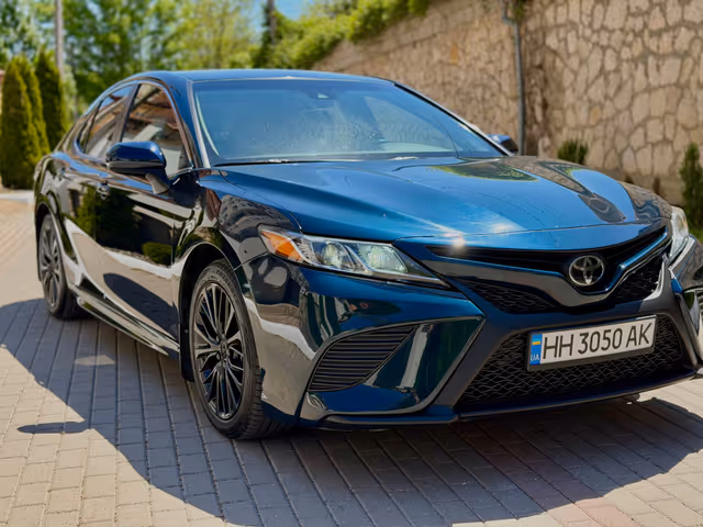 Toyota Camry - фото 2