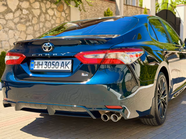 Toyota Camry - фото 4