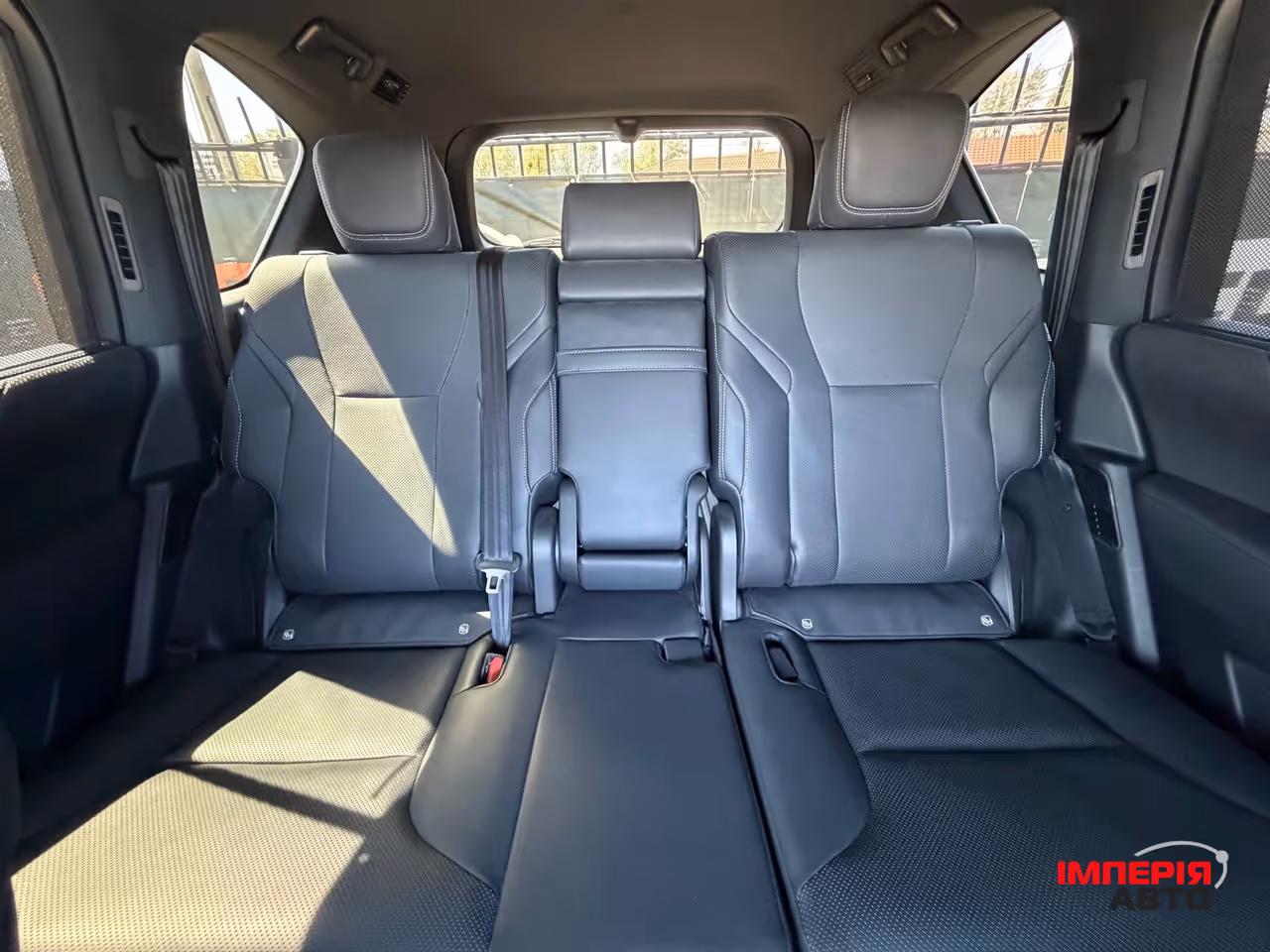 Lexus LX - фото 7
