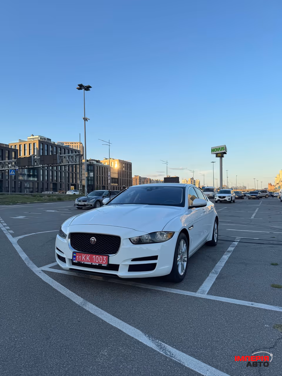 Jaguar XE - фото 2
