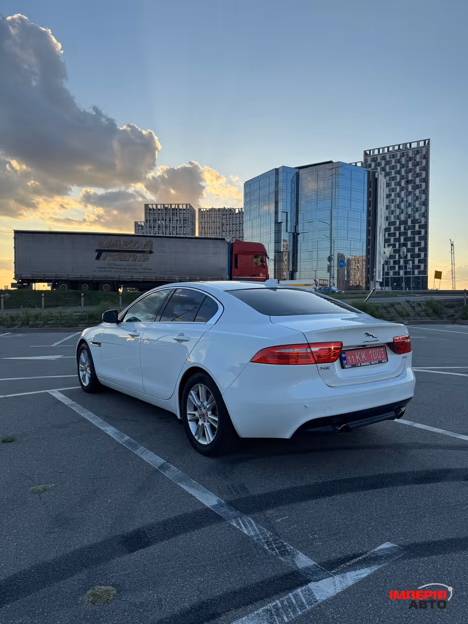 Jaguar XE - фото 4