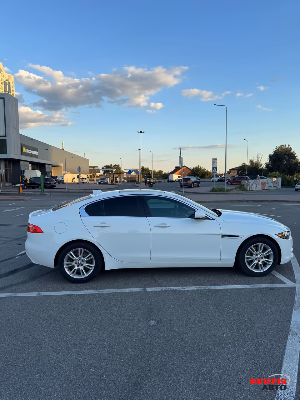 Jaguar XE - фото 7