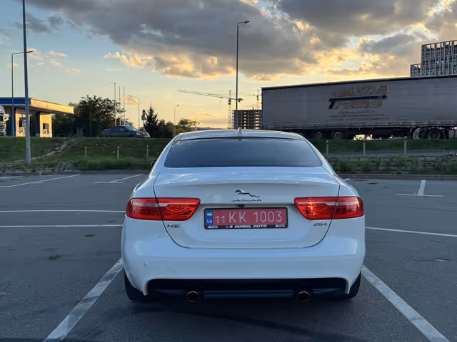 Jaguar XE - фото 5