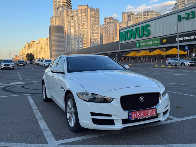 Jaguar XE - фото 1