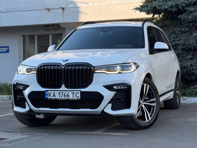 BMW X7 - фото 1
