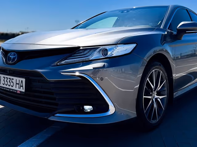 Toyota Camry - фото 3