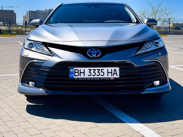 Toyota Camry - фото 2