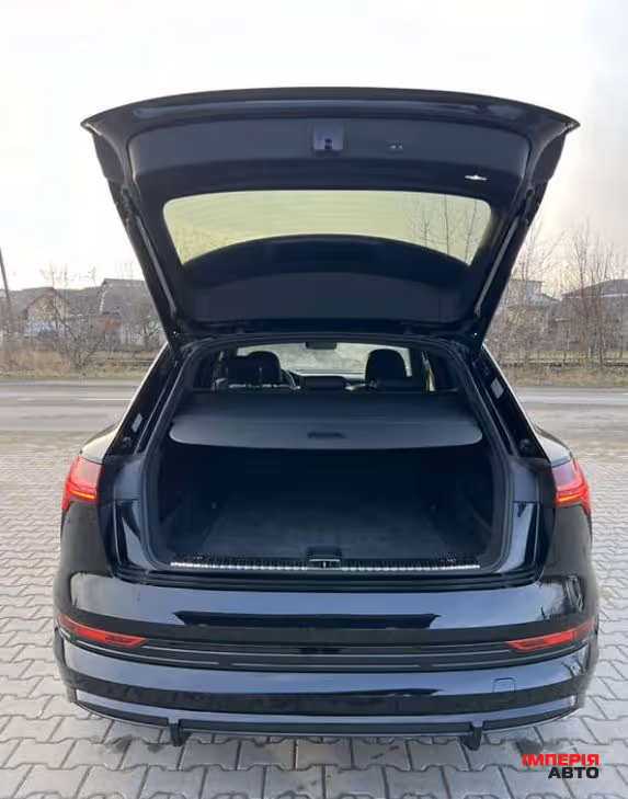 Audi e-tron - фото 7