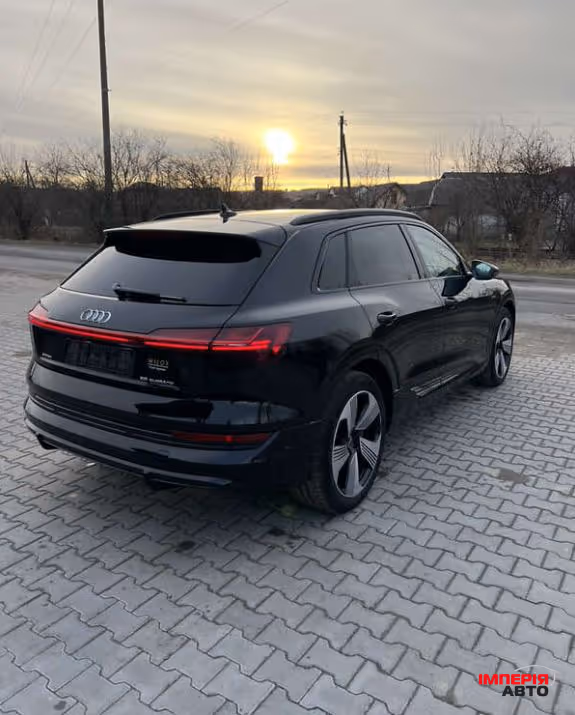 Audi e-tron - фото 5