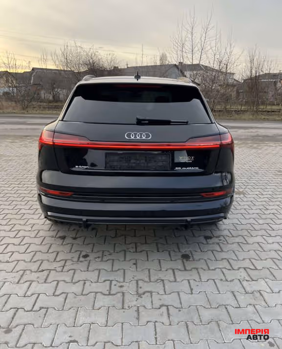 Audi e-tron - фото 6