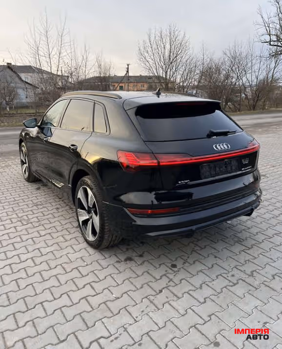 Audi e-tron - фото 4