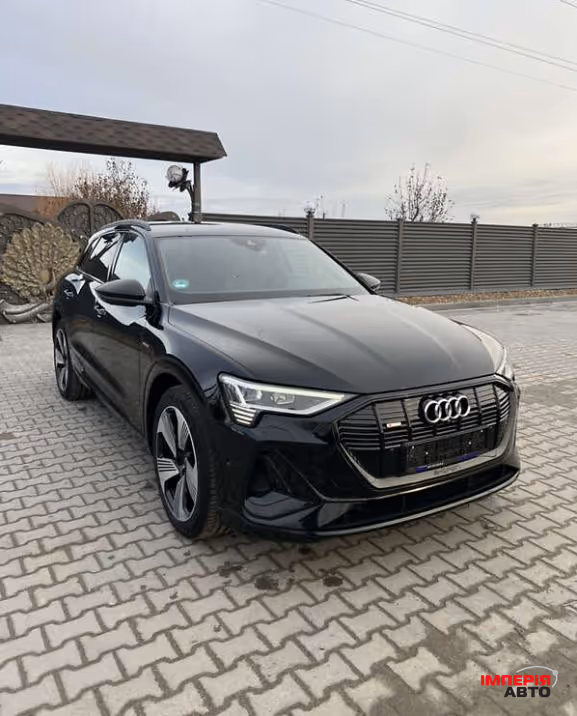 Audi e-tron - фото 1