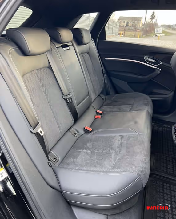 Audi e-tron - фото 11