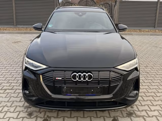 Audi e-tron - фото 3