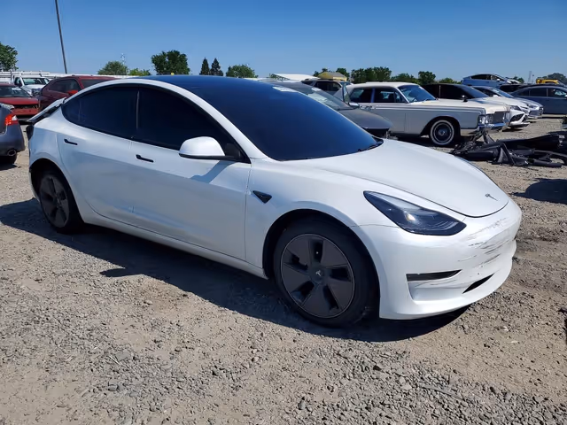 Tesla Model 3 - фото 3