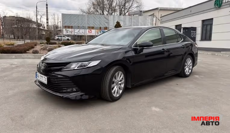 Toyota Camry - фото 2