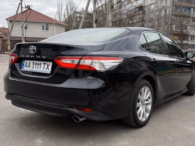 Toyota Camry - фото 3