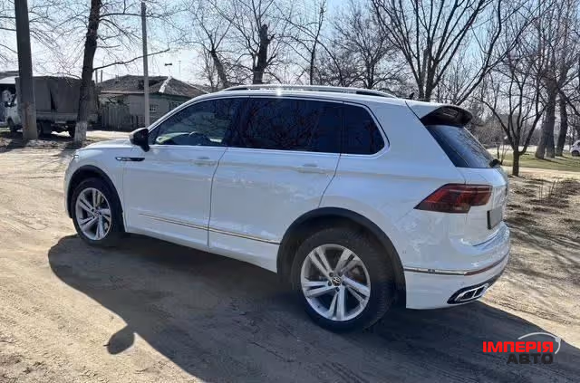 Volkswagen Tiguan - фото 8
